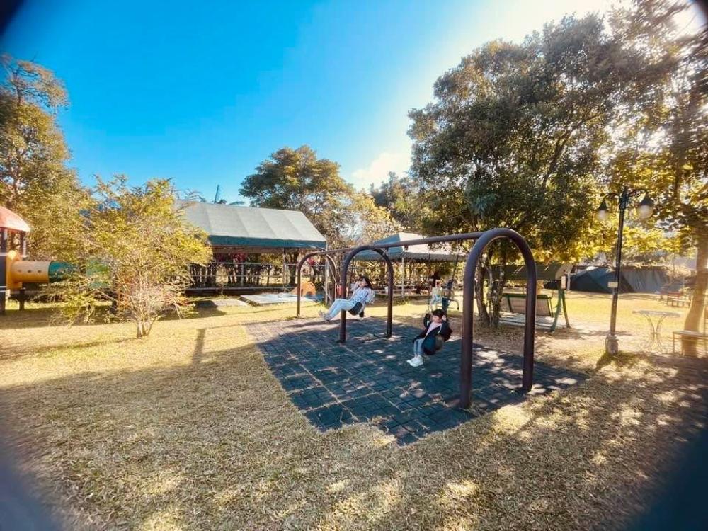 ( D )  兒童遊戲雨棚區（露營車 拖車&車尾帳無法預訂） 請參下方注意事項